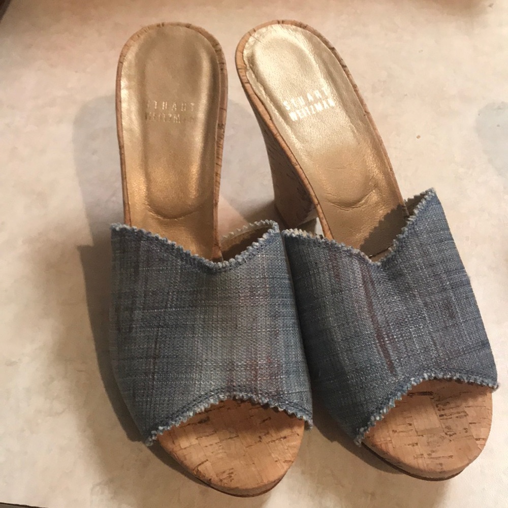 Stuart Weizmann slip-on 3 1/2” heel sandal. Size 8